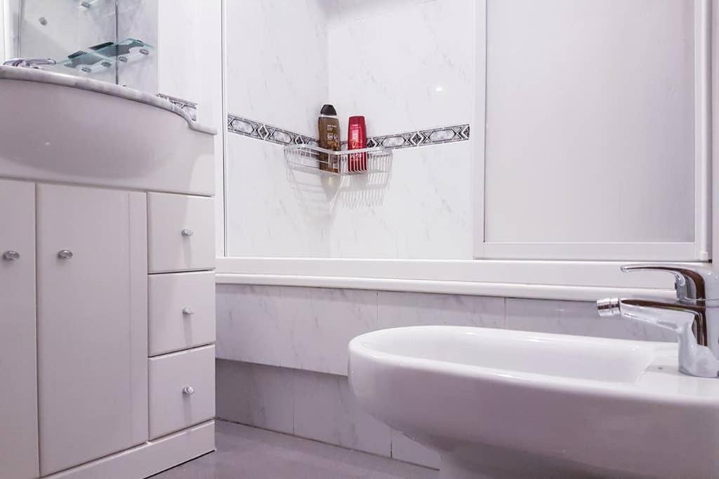 Apartamento Completo Con Parking Privado Y Wifi En San Roque Vigo Kültér fotó